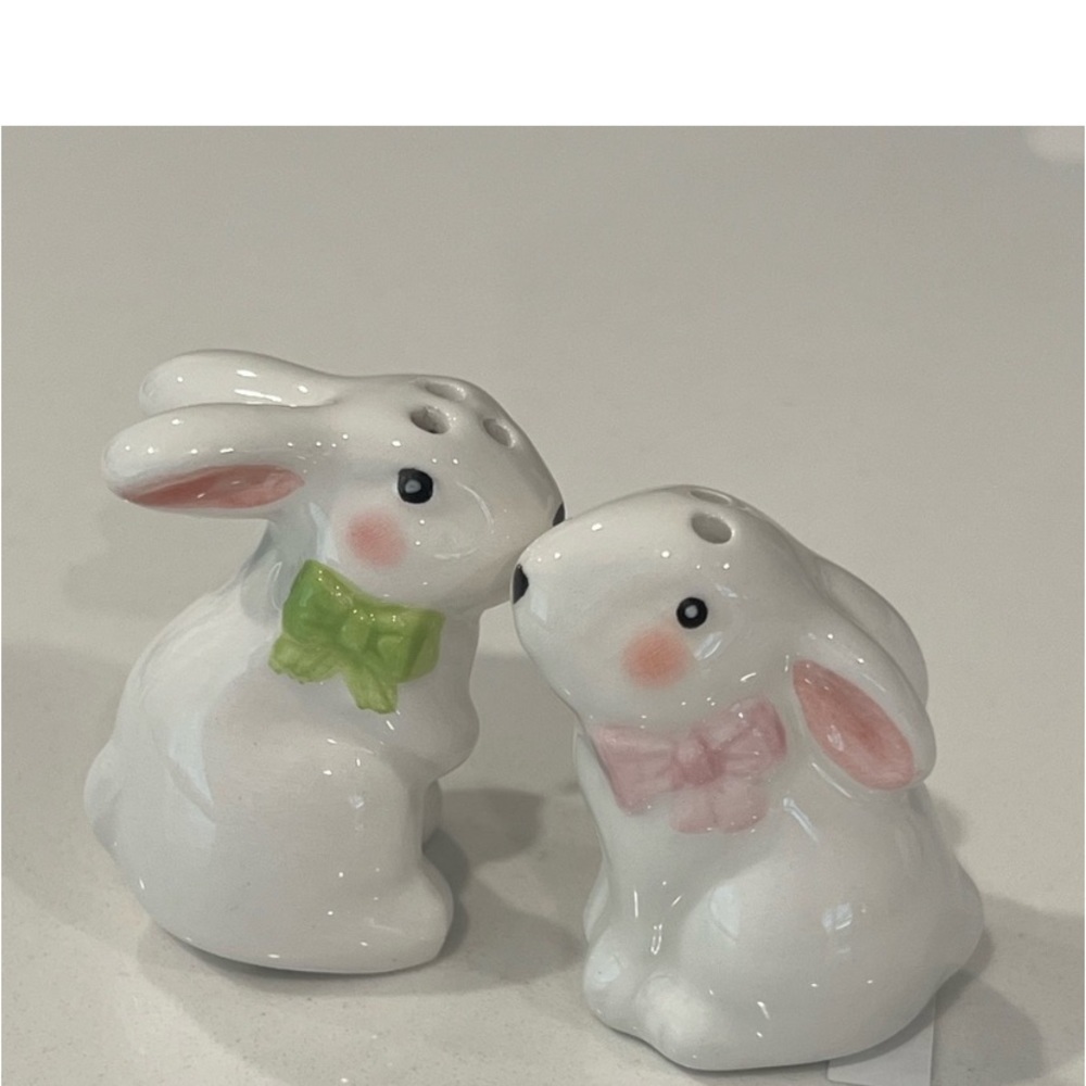 Salt & pepper 🐇 shakers